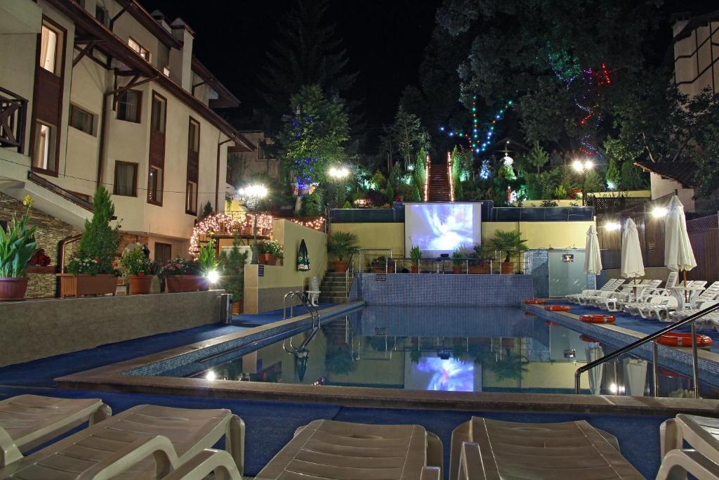 Aquilon Hotel & Thermal Pools サパレヴァ・バニャ エクステリア 写真